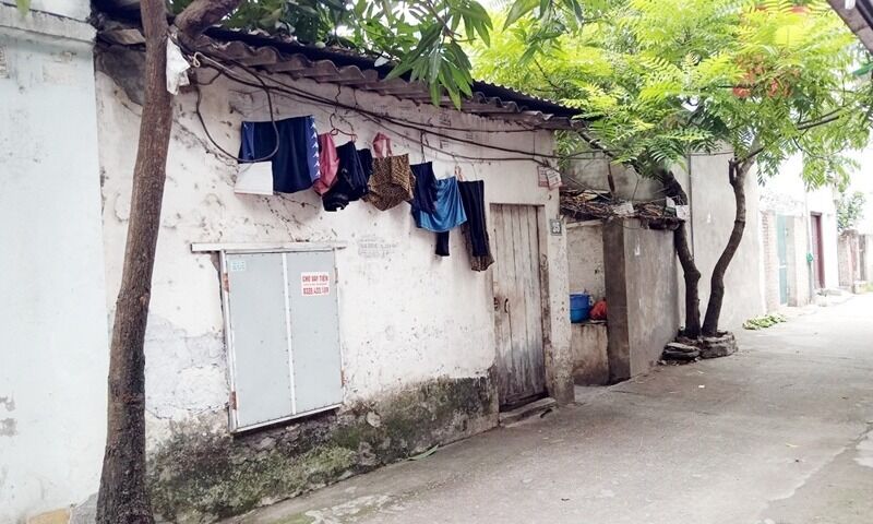 Căn nhà cấp 4 đã bị xuống cấp trầm trọng và chủ nhà mong muốn có được một ngôi nhà cao tầng, khang trang, hiện đại thì chủ nhà nên chọn phương án xây mới